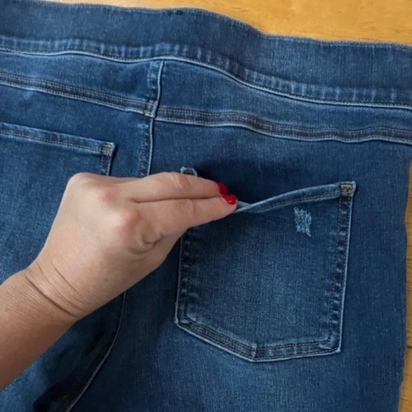 Spanx Distressed Skinny Jeggings Pull On Jeans Tummy Control Pockets, Size M - Picture 9 of 10